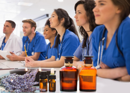 Eczacılık ve Tıp Fakültesi Lisans Öğrencileri İçin ''Aromaterapiye Giriş’’ Eğitim Programı